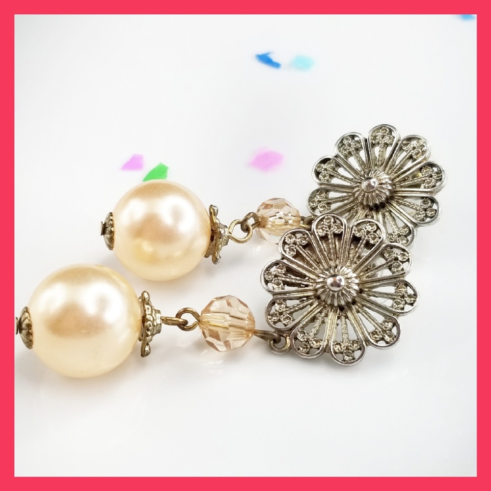 ☆5/$15 Cream Colored Faux Pearl Filigree Earrings